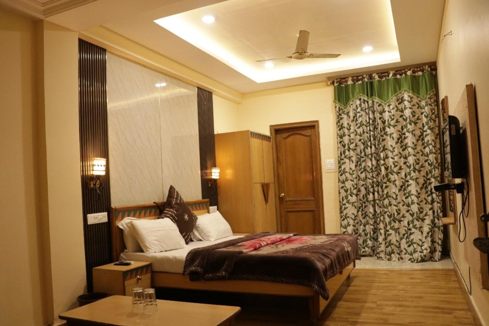 Hotel Royal Palace Jalandhar Eksteriør bilde