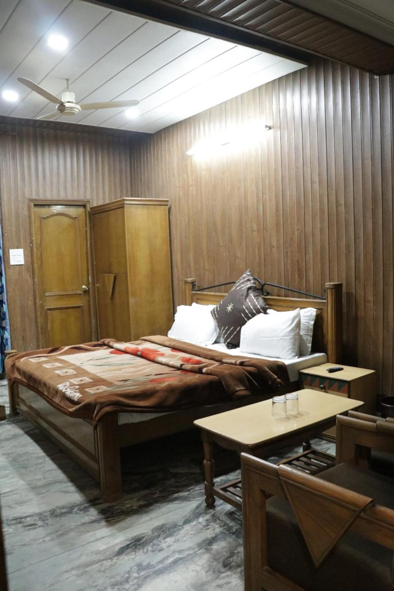 Hotel Royal Palace Jalandhar Eksteriør bilde