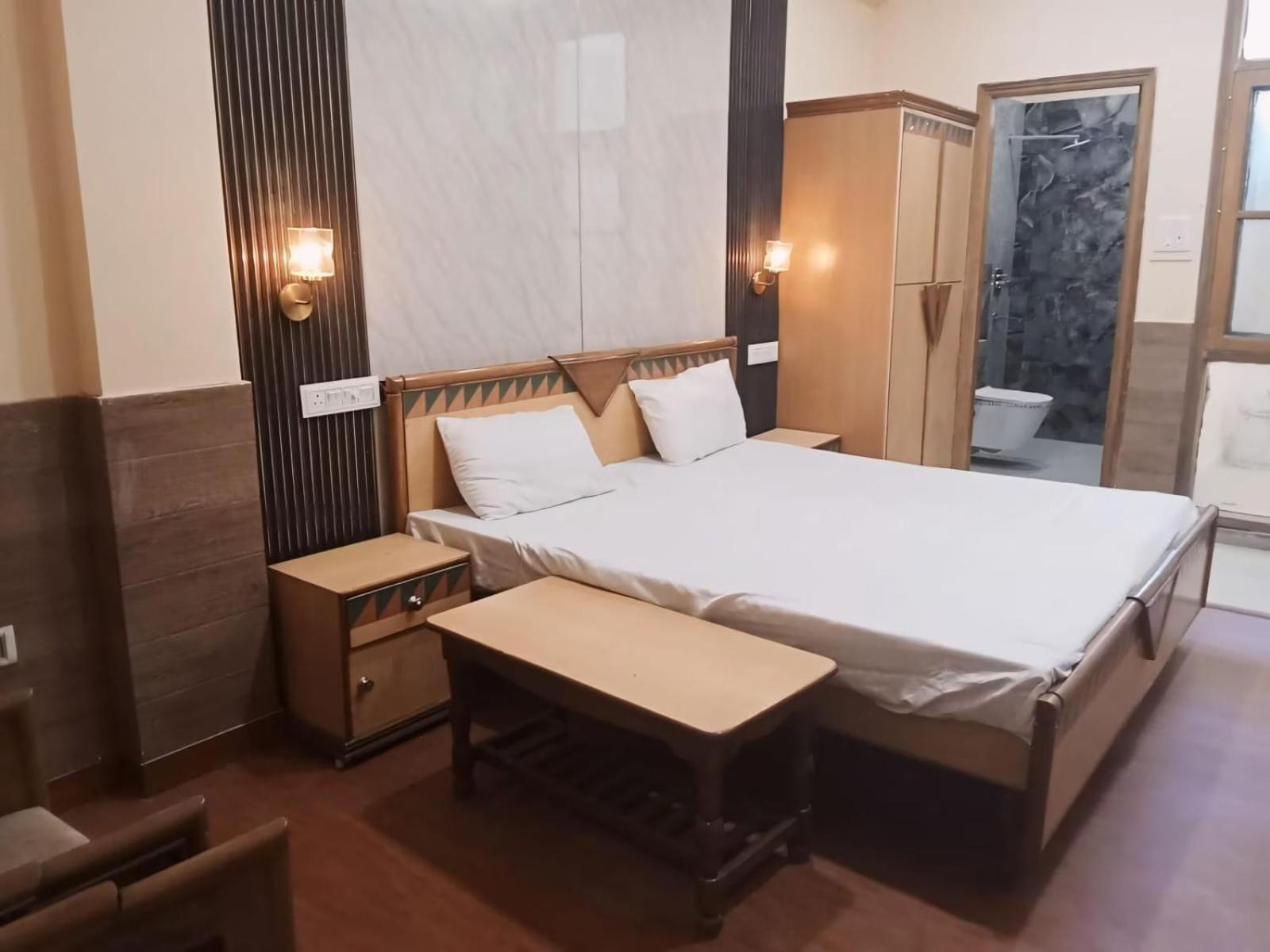 Hotel Royal Palace Jalandhar Eksteriør bilde